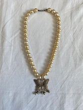 Load image into Gallery viewer, Pearl butterfly necklace

