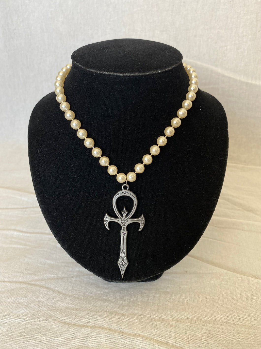 Ankh pearl necklace