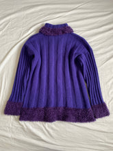 Load image into Gallery viewer, Handmade jumper: Size M
