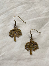 Load image into Gallery viewer, Tree earrings
