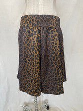 Load image into Gallery viewer, Adidas shorts: Size XXL
