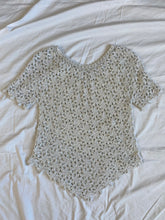 Load image into Gallery viewer, Crochet top: Size 8
