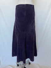 Cargar imagen en el visor de la galería, Corduroy skirt: Size 14
