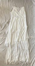 Lade das Bild in den Galerie-Viewer, Ethereal dress: Size 12
