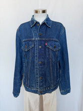Load image into Gallery viewer, Levis jacket: Size 42R

