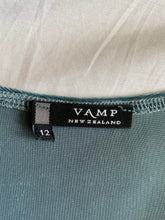 Load image into Gallery viewer, Vamp top: Size 12
