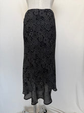 Lade das Bild in den Galerie-Viewer, Ella J skirt: Size 16

