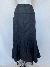 Load image into Gallery viewer, Verge skirt: Size 12
