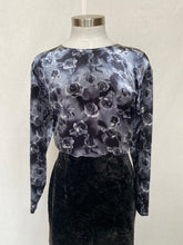 Lade das Bild in den Galerie-Viewer, Velvet top: Size 14
