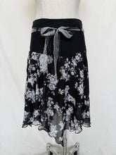 Load image into Gallery viewer, Pixie skirt: Size 8
