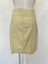 Lade das Bild in den Galerie-Viewer, Supré 2011 skirt: Size L
