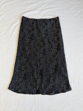 Lade das Bild in den Galerie-Viewer, Ella J skirt: Size 16
