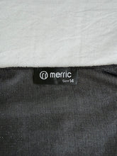 Lade das Bild in den Galerie-Viewer, Merric shawl: Size 14
