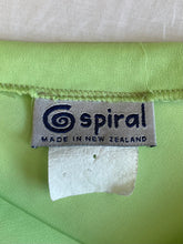 Load image into Gallery viewer, Spiral top: Size M
