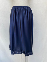 Load image into Gallery viewer, Marks &amp; Spencer skirt: Size 20-22
