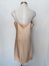 Lade das Bild in den Galerie-Viewer, Triumph dress: Size 18

