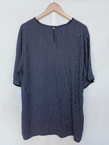 Hendrickson top: Size 20