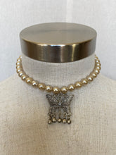 Load image into Gallery viewer, Pearl butterfly necklace
