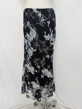 Load image into Gallery viewer, Ella J skirt: Size 16
