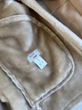 将图片加载到图库查看器，Target coat: Size 18
