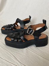 Lade das Bild in den Galerie-Viewer, Asra shoes: Size 7.5 / 38
