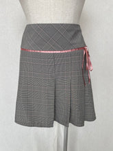 Load image into Gallery viewer, Y2k Pagani skirt: Size 10
