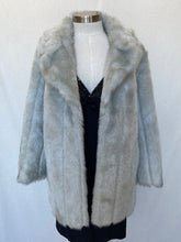 Cargar imagen en el visor de la galería, B.Y coat: Size 12
