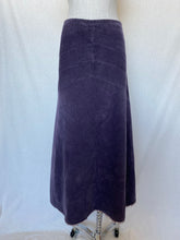 Cargar imagen en el visor de la galería, Corduroy skirt: Size 14
