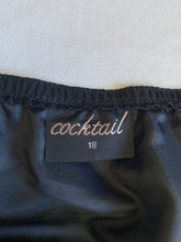 Load image into Gallery viewer, Cocktail skirt: Size 18
