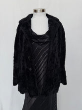 Load image into Gallery viewer, Capture coat: Size L
