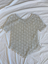 Load image into Gallery viewer, Crochet top: Size 8
