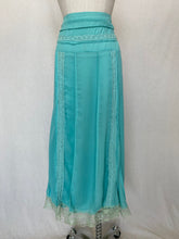 Load image into Gallery viewer, Classique skirt: Size 18

