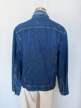 Load image into Gallery viewer, Levis jacket: Size 42R
