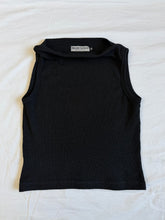 Cargar imagen en el visor de la galería, Megan Tuffery top: Size 12
