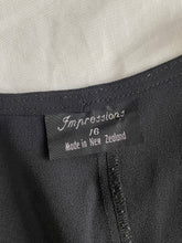 Load image into Gallery viewer, Impressions vest: Size 16
