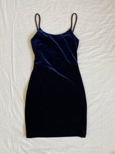 Load image into Gallery viewer, Velvet dress: Size XS
