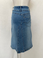 Load image into Gallery viewer, CDF skirt: Size 8
