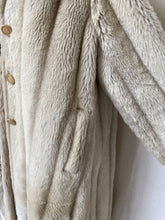 Load image into Gallery viewer, Fur coat: Size 14
