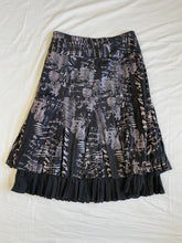 将图片加载到图库查看器，Ella J skirt: Size 10
