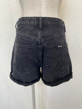 Load image into Gallery viewer, Rolla’s shorts: Size 9/27
