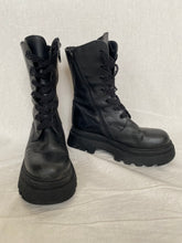 Load image into Gallery viewer, Alohas boots: Size 37
