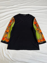 Load image into Gallery viewer, Macjays top: Size 14

