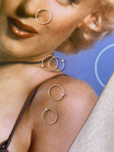 Lade das Bild in den Galerie-Viewer, Silver nose ring- Medium
