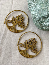 Lade das Bild in den Galerie-Viewer, Gold tree of life earrings
