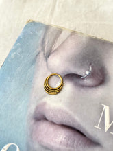 Cargar imagen en el visor de la galería, Gold septum ring
