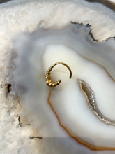 Cargar imagen en el visor de la galería, Gold septum ring
