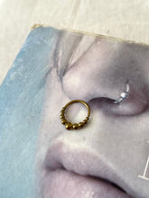 Cargar imagen en el visor de la galería, Gold septum ring
