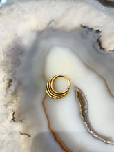 将图片加载到图库查看器，Gold septum ring
