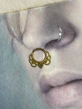 Cargar imagen en el visor de la galería, Gold septum ring
