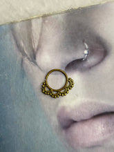 将图片加载到图库查看器，Gold septum ring
